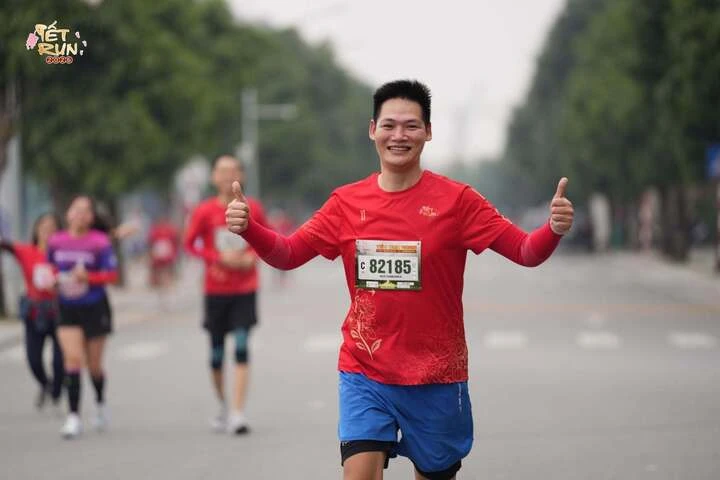 Từng nặng 101kg kèm mỡ máu mỡ gan, chàng trai giảm 24kg, chinh phục cự ly 21km