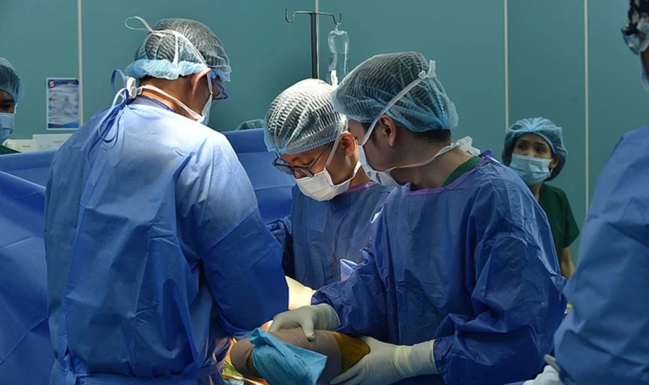 Tuổi đôi mươi đã hỏng khớp háng