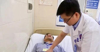 Tưởng bị trĩ, nam bệnh nhân trẻ bất ngờ phát hiện ung thư trực tràng