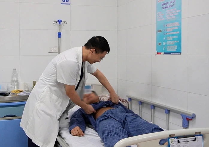 Tưởng chỉ đau sau tập gập bụng, người đàn ông suýt hoại tử ruột Tưởng chỉ đau sau tập gập bụng, người đàn ông suýt hoại tử ruột