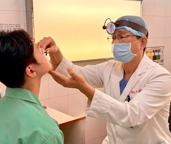 Tưởng chỉ viêm xoang đơn giản, nam thanh niên suýt mất mạng vì biến chứng Tưởng chỉ viêm xoang đơn giản, nam thanh niên suýt mất mạng vì biến chứng