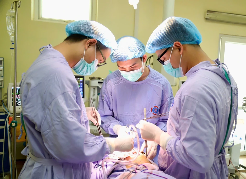 Tưởng ho thông thường, cụ ông 71 tuổi đi khám phát hiện u phổi 15cm Tưởng ho thông thường, cụ ông 71 tuổi đi khám phát hiện u phổi 15cm