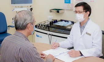 Tưởng khàn tiếng do viêm họng hóa ung thư phổi di căn - Báo TinVina