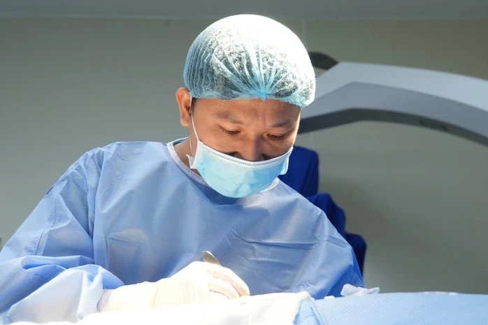 Tưởng “nháy mắt vô hại”, ngờ đâu là cuộc xung đột giữa mạch máu và dây thần kinh Tưởng “nháy mắt vô hại”, ngờ đâu là cuộc xung đột giữa mạch máu và dây thần kinh