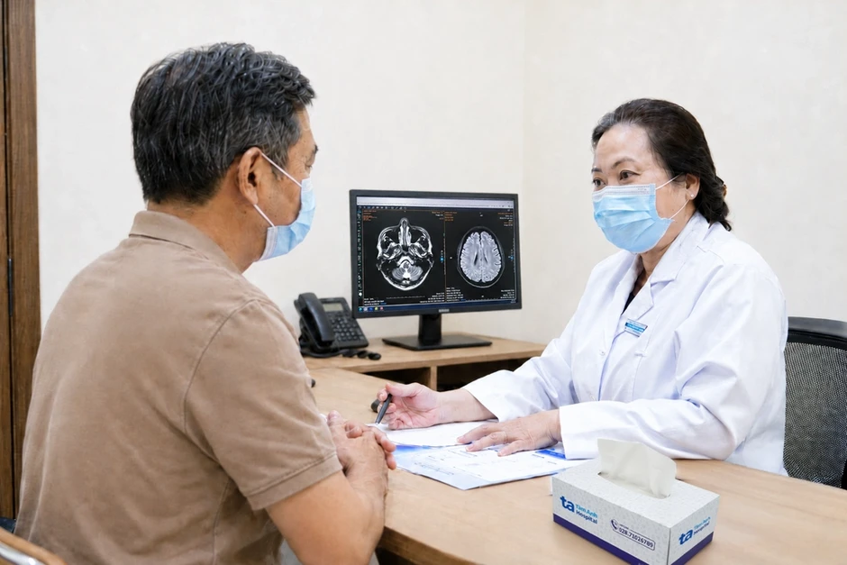 Tưởng rối loạn tiền đình hóa nang nước trong não - Báo TinVina Tưởng rối loạn tiền đình hóa nang nước trong não - Báo TinVina