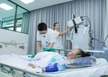 Tưởng thoát vị đĩa đệm, người phụ nữ bất ngờ liệt tứ chi, phải thay huyết tương