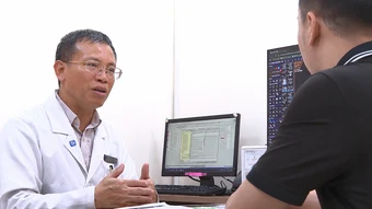 Tưởng ù tai hóa ung thư vòm họng - Báo TinVina