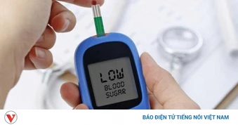Tụt đường huyết đột ngột: Uống gì để kéo đường huyết lên nhanh?