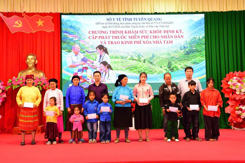 Tuyên Quang: Khám bệnh và cấp thuốc miễn phí tại xã biên giới Phố Bảng Tuyên Quang: Khám bệnh và cấp thuốc miễn phí tại xã biên giới Phố Bảng
