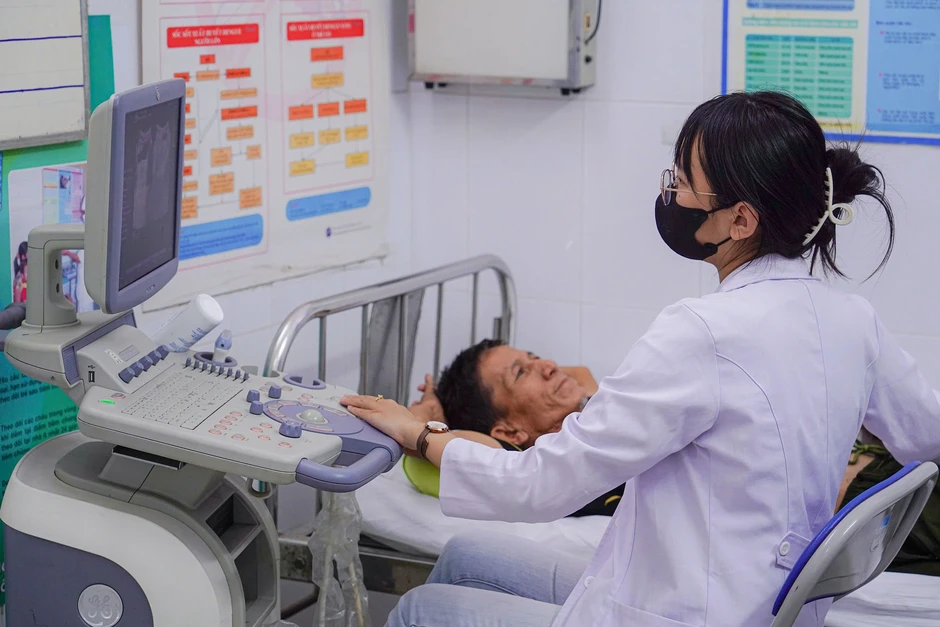 Tỷ lệ khám sức khỏe ở TPHCM mới đạt 1,8%, có nơi chỉ vài người được khám Tỷ lệ khám sức khỏe ở TPHCM mới đạt 1,8%, có nơi chỉ vài người được khám