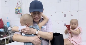 Tỷ phú Johnathan Hạnh Nguyễn đón sinh nhật xúc động bên các trẻ em ung thư