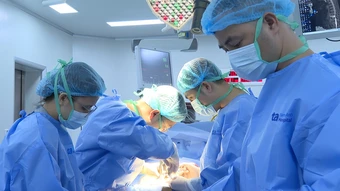 U phổi phá hủy đốt sống ngực - Báo TinVina