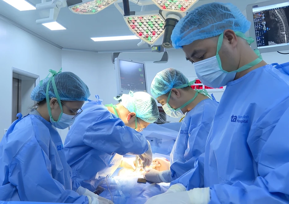 U phổi phá hủy đốt sống ngực - Báo TinVina U phổi phá hủy đốt sống ngực - Báo TinVina