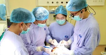 Ù tai kéo dài, bệnh nhi 14 tuổi phát hiện ung thư vòm mũi họng