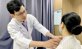 U tuyến giáp tiến triển ung thư di căn sau hai năm - Báo TinVina