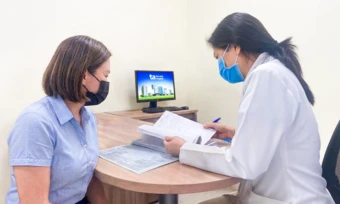 U tuyến yên khiến người phụ nữ tăng chiều cao bất thường ở tuổi 40 - Báo TinVina