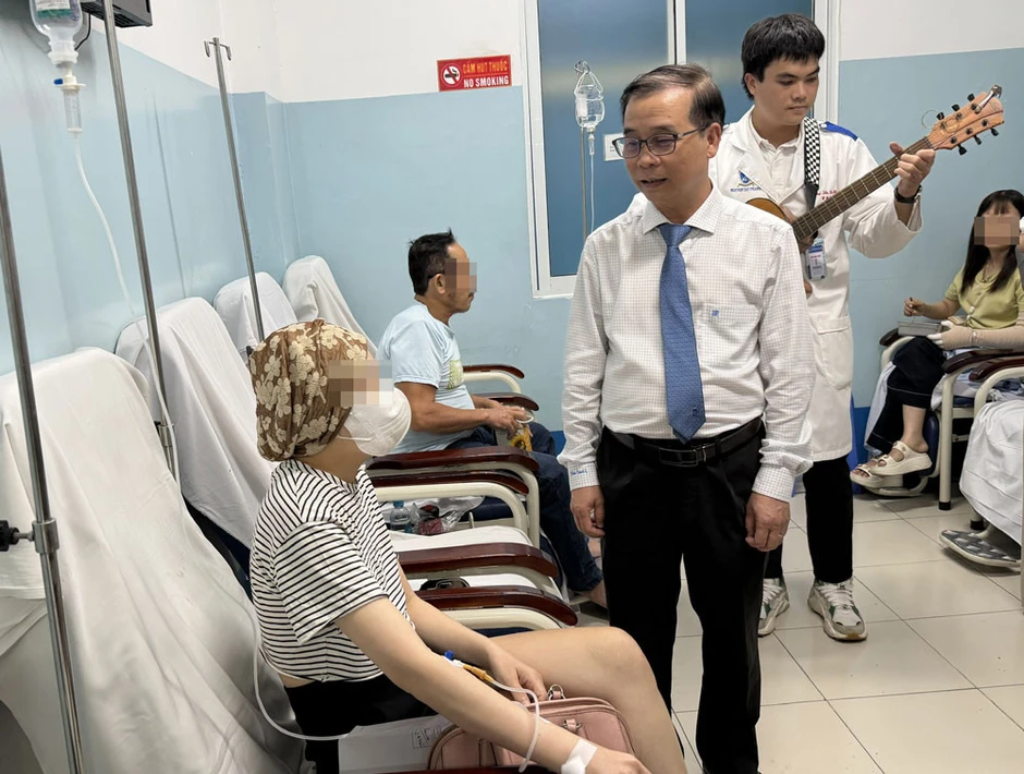 Ước nguyện dự ngày cưới con và hành trình kỳ diệu của bệnh nhân ung thư Ước nguyện dự ngày cưới con và hành trình kỳ diệu của bệnh nhân ung thư
