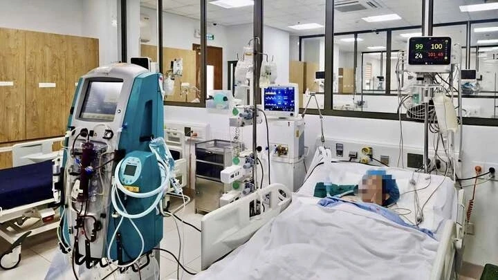 Uống hơn 30 viên thuốc hạ huyết áp, bệnh nhân sốc giãn mạch, phải lọc máu liên tục