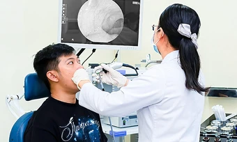Uống kháng sinh có khỏi viêm họng không? - Báo TinVina
