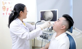 Uống nhiều nước đá có gây viêm họng hạt? - Báo TinVina