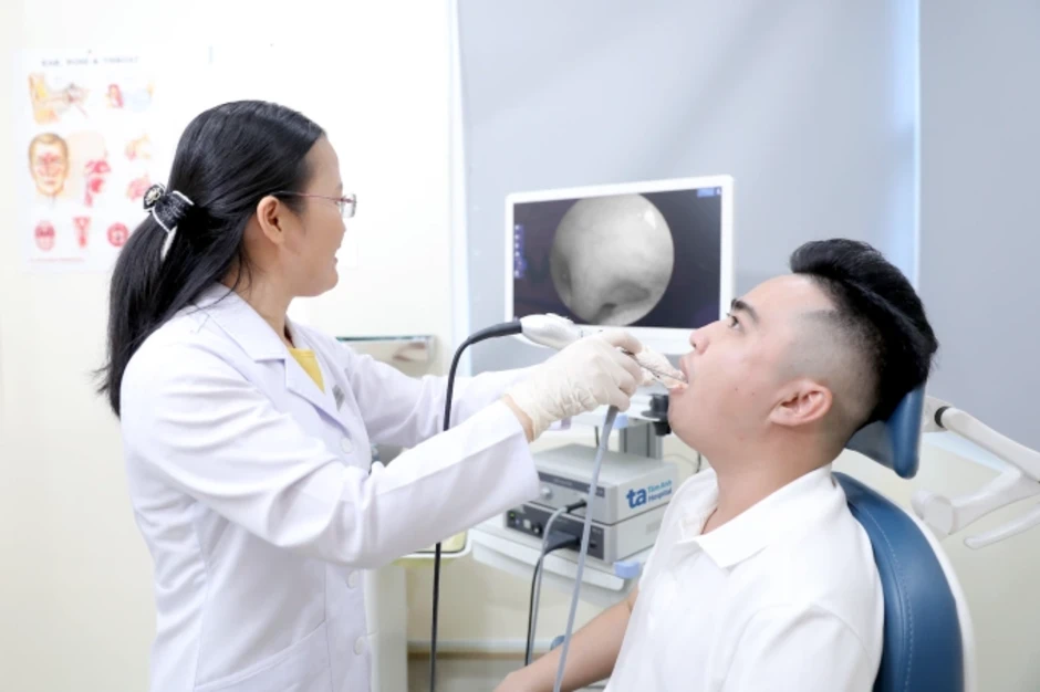 Uống nhiều nước đá có gây viêm họng hạt? - Báo TinVina