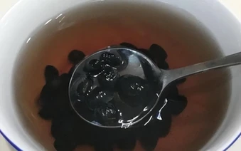 Uống nước đậu đen ngâm mỗi ngày suốt 1 năm, người phụ nữ 59 tuổi đi khám sức khỏe nhận kết quả khó tin