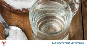 Uống nước muối buổi sáng: Lợi hay hại cho sức khỏe?