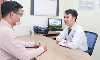 Uống nước nhiều có giúp đào thải sỏi thận không? - Báo TinVina