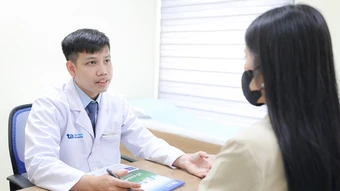 Vàng da lòng bàn tay là dấu hiệu bệnh gì? - Báo TinVina