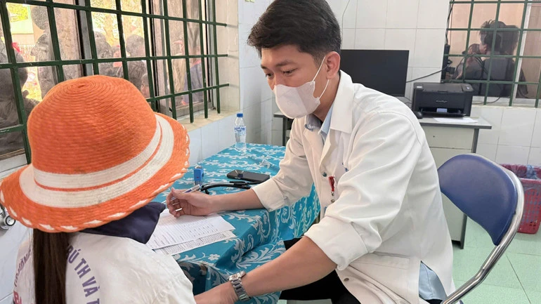Vẻ đẹp bền vững của thanh niên ngành Y trong thời đại mới