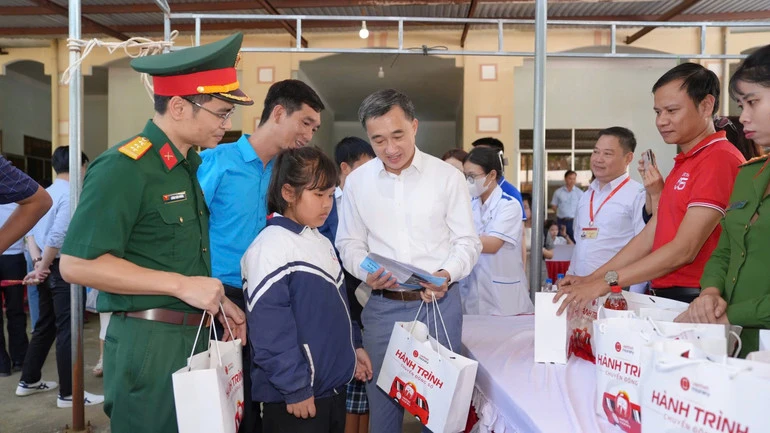 Vẻ đẹp bền vững của thanh niên ngành Y trong thời đại mới