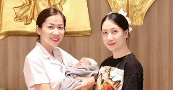 Về từ Hàn Quốc giữ con, mẹ vỡ òa đón bé 1,2kg từ ca tam thai nguy kịch
