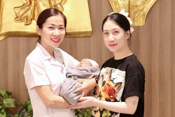 Về từ Hàn Quốc giữ con, mẹ vỡ òa đón bé 1,2kg từ ca tam thai nguy kịch Về từ Hàn Quốc giữ con, mẹ vỡ òa đón bé 1,2kg từ ca tam thai nguy kịch