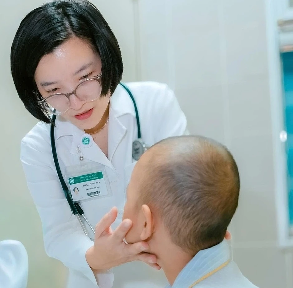 Vệt sáng trong mắt cảnh báo ung thư nguy hiểm ở trẻ nhỏ Vệt sáng trong mắt cảnh báo ung thư nguy hiểm ở trẻ nhỏ