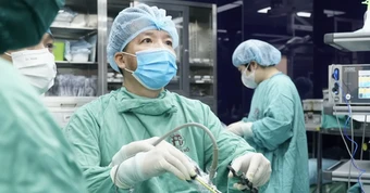Vị bác sĩ Việt làm chủ kỹ thuật chỉ 2 nước trên thế giới thực hiện được khiến người Úc phải khâm phục