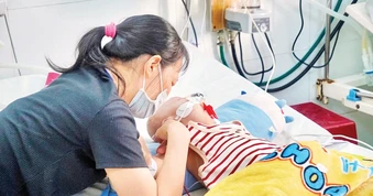 Vì sao ca mắc tay chân miệng tăng nhanh?