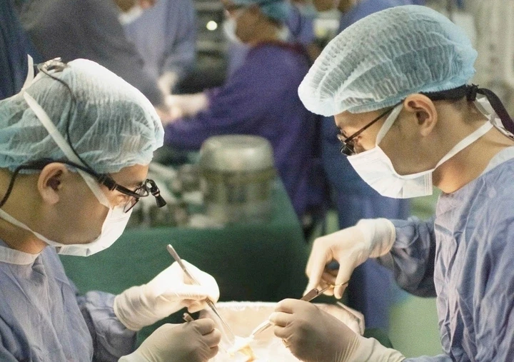 Vì sao chi phí mổ tim, ghép tạng tại Việt Nam chỉ bằng 1/10 của Mỹ? Vì sao chi phí mổ tim, ghép tạng tại Việt Nam chỉ bằng 1/10 của Mỹ?