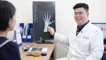 Vì sao dậy thì sớm ảnh hưởng chiều cao của trẻ? - Báo TinVina