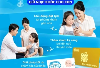 Vì sao không nên cho trẻ tắm mưa đầu mùa?