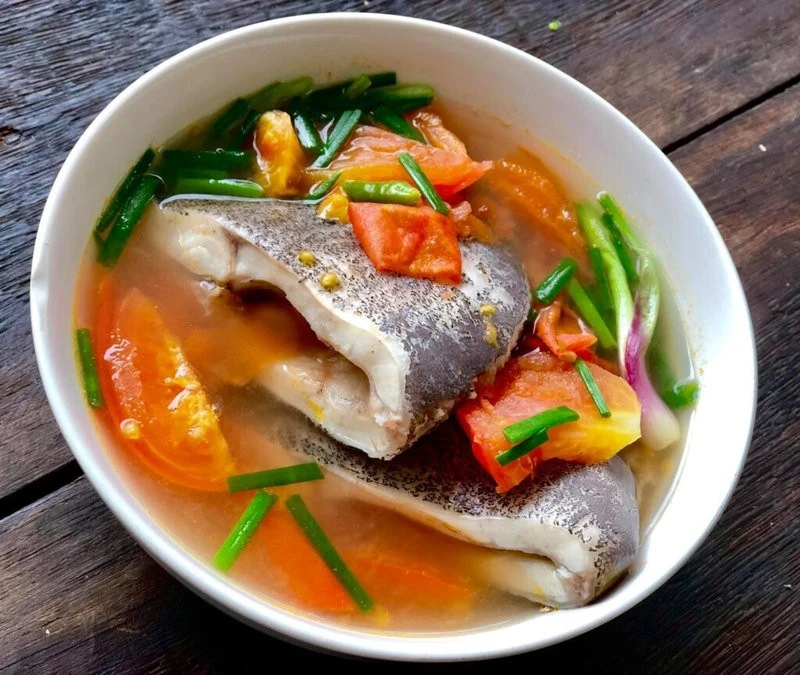 Vì sao không nên nấu canh cá bằng nước lạnh?