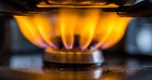 Vì sao lửa bếp gas bỗng chuyển màu cam? Có 1 nguyên nhân không nên xem nhẹ