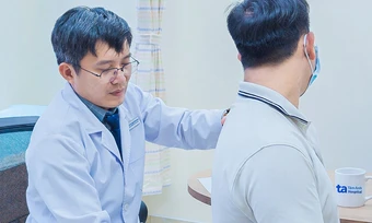 Vì sao mổ thoát vị đĩa đệm có nguy cơ liệt? - Báo TinVina