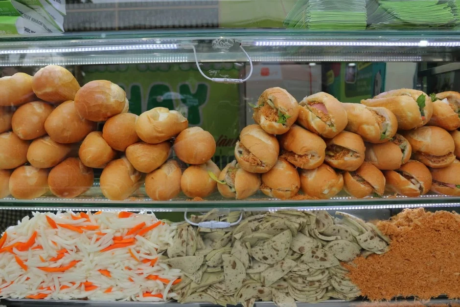 Vì sao những ổ bánh mì thơm ngon có thể khiến hàng trăm người nhập viện?