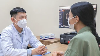 Vì sao trẻ dễ viêm tai giữa vào mùa mưa? - Báo TinVina