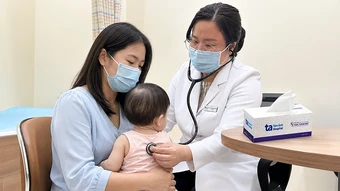 Vì sao trẻ hay khóc đêm? - Báo TinVina