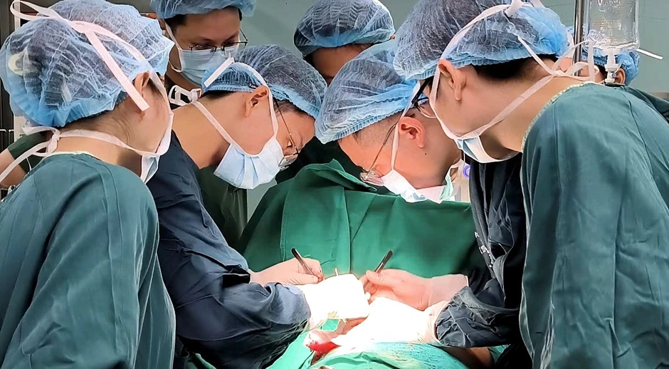 Việt kiều 43 tuổi hoại tử vú sau phẫu thuật thẩm mỹ liên tiếp, bác sĩ cảnh báo biến chứng nguy hiểm Việt kiều 43 tuổi hoại tử vú sau phẫu thuật thẩm mỹ liên tiếp, bác sĩ cảnh báo biến chứng nguy hiểm