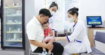 Việt Nam bắt đầu triển khai tiêm vaccine tay chân miệng