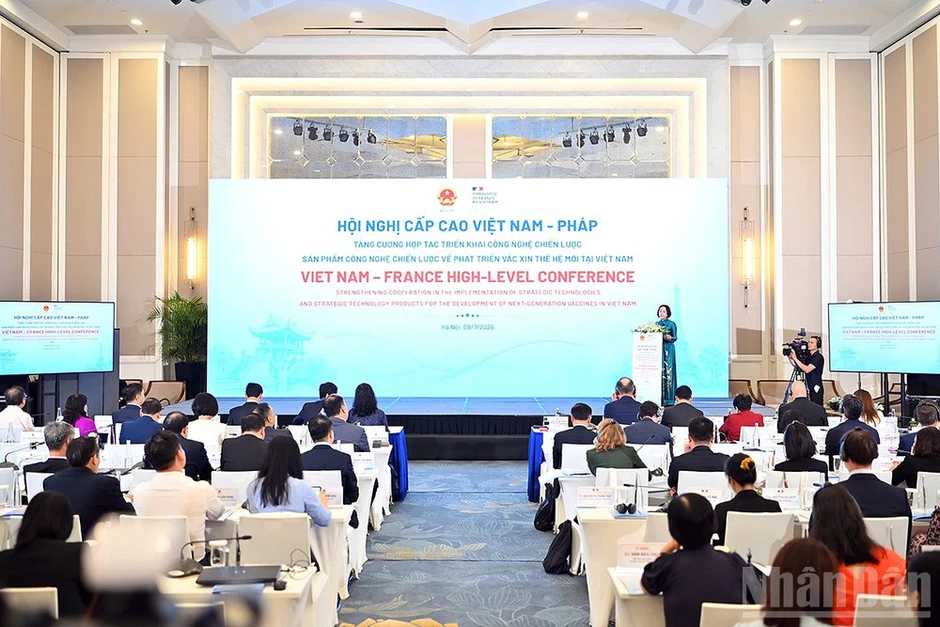 Việt Nam-Pháp tăng cường hợp tác chiến lược trong sản xuất vaccine thế hệ mới Việt Nam-Pháp tăng cường hợp tác chiến lược trong sản xuất vaccine thế hệ mới