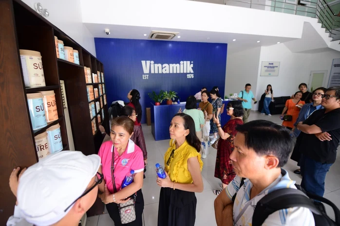 Vinamilk đón thế hệ “đồng niên” tham quan nhà máy Vinamilk đón thế hệ “đồng niên” tham quan nhà máy