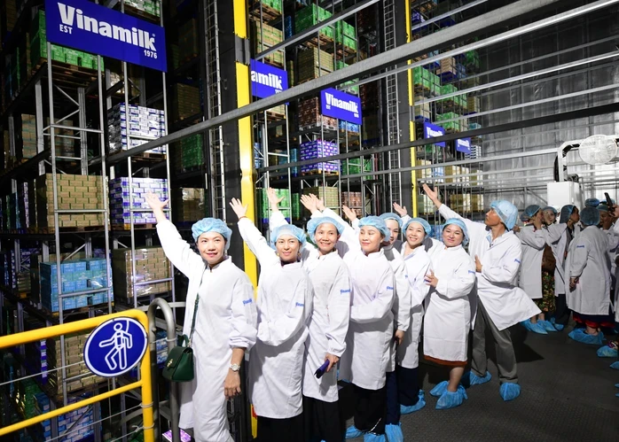 Vinamilk đón thế hệ “đồng niên” tham quan nhà máy Vinamilk đón thế hệ “đồng niên” tham quan nhà máy